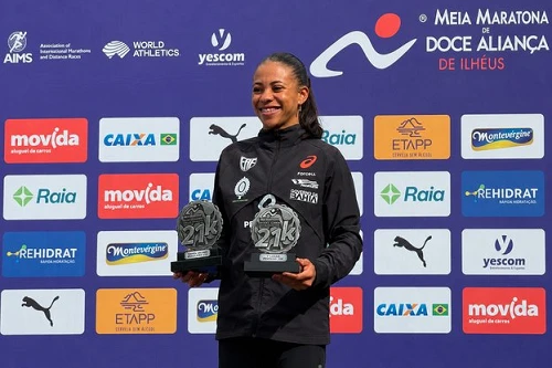 Núbia de Oliveira quebra recorde brasileiro da meia maratona