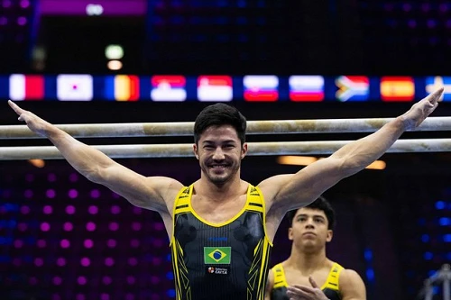 Arthur Nory e Sophia Weisberg representam Pinheiros no Mundial de Ginástica na Holanda