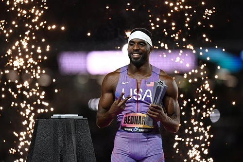 Kenny Bednarek brilha e conquista dobradinha em Budapeste