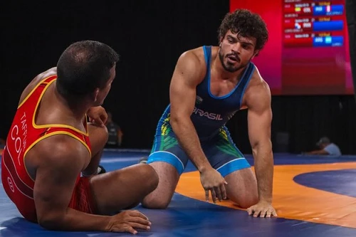 Pedro Silva conquista ouro e Brasil brilha no Wrestling em Santa Fé 2026