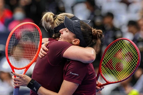 Luisa Stefani avança à final do WTA 1000 de Wuhan