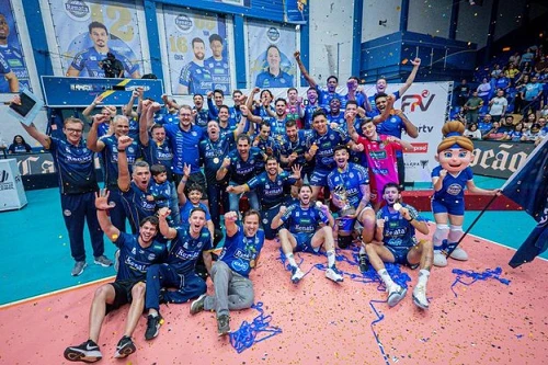 Vôlei Renata conquista tricampeonato paulista após vitória emocionante sobre Suzano