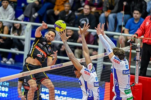Vôlei Renata e Suzano Vôlei vencem nas semifinais do Paulista Masculino