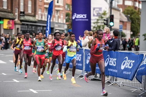 Agnes Ngetich quebra recorde mundial na meia maratona