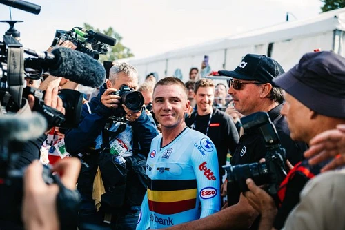 Evenepoel conquista quarto título mundial de contrarrelógio