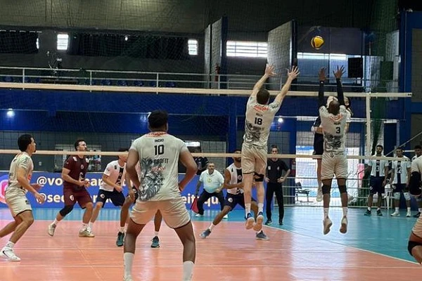 Vôlei Mania Itaquá vence AA Nilton Lins e decide título da Superliga C